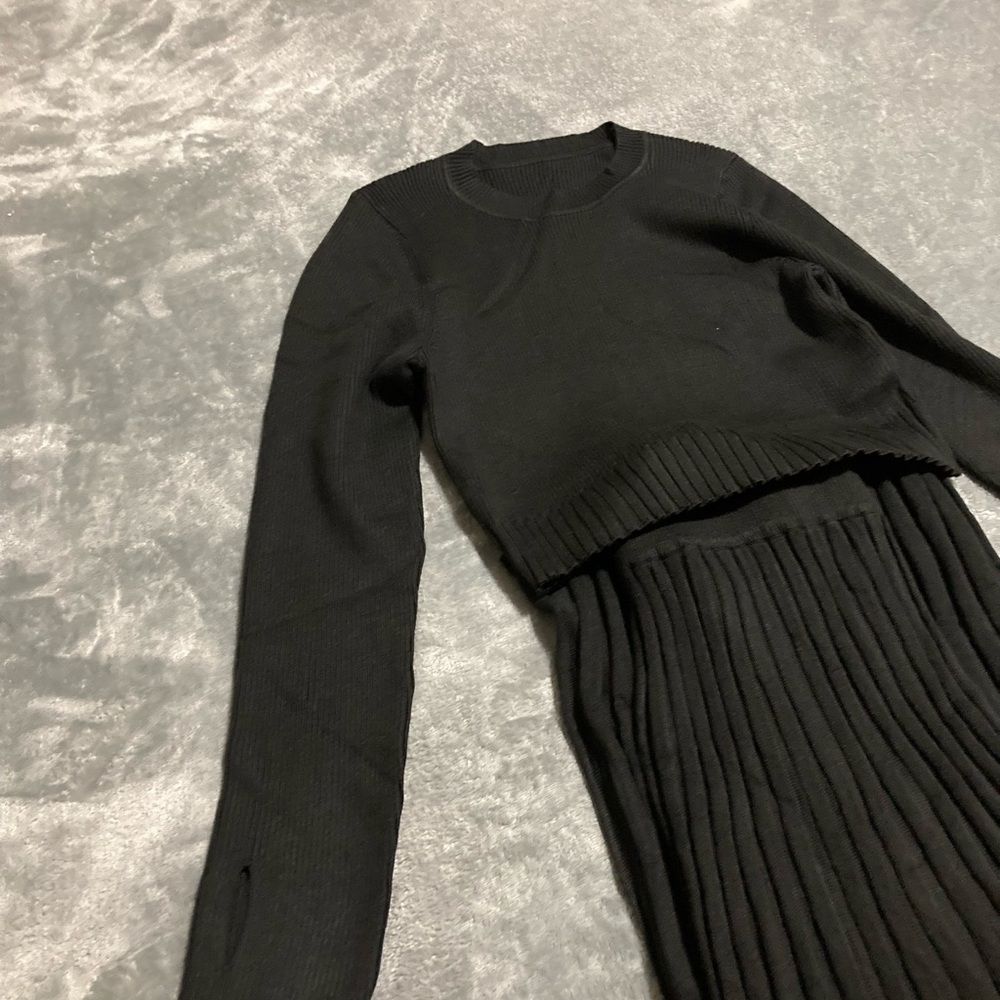NWOTS Ladies Sweater & Skirt Set - Picture 3 of 13